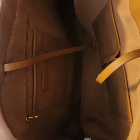 Kelly and Katie EUC Striped Navy and Tan Tote Bag - Picture 4 of 6